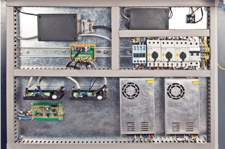 Токарный станок с ЧПУ Optima TU2406V CNC