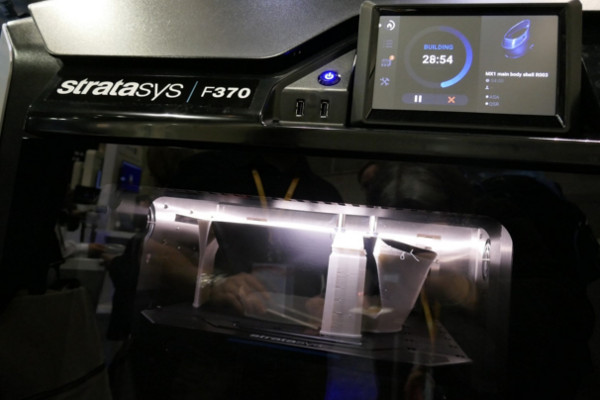 Фото 3D принтер Stratasys F370